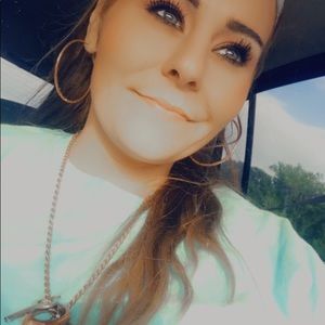 Meet your Posher, Lauralee